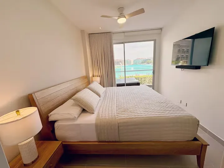 Foto 9 de Increíble apartamento frente a la laguna con jacuzzi privado en Baia Kristal