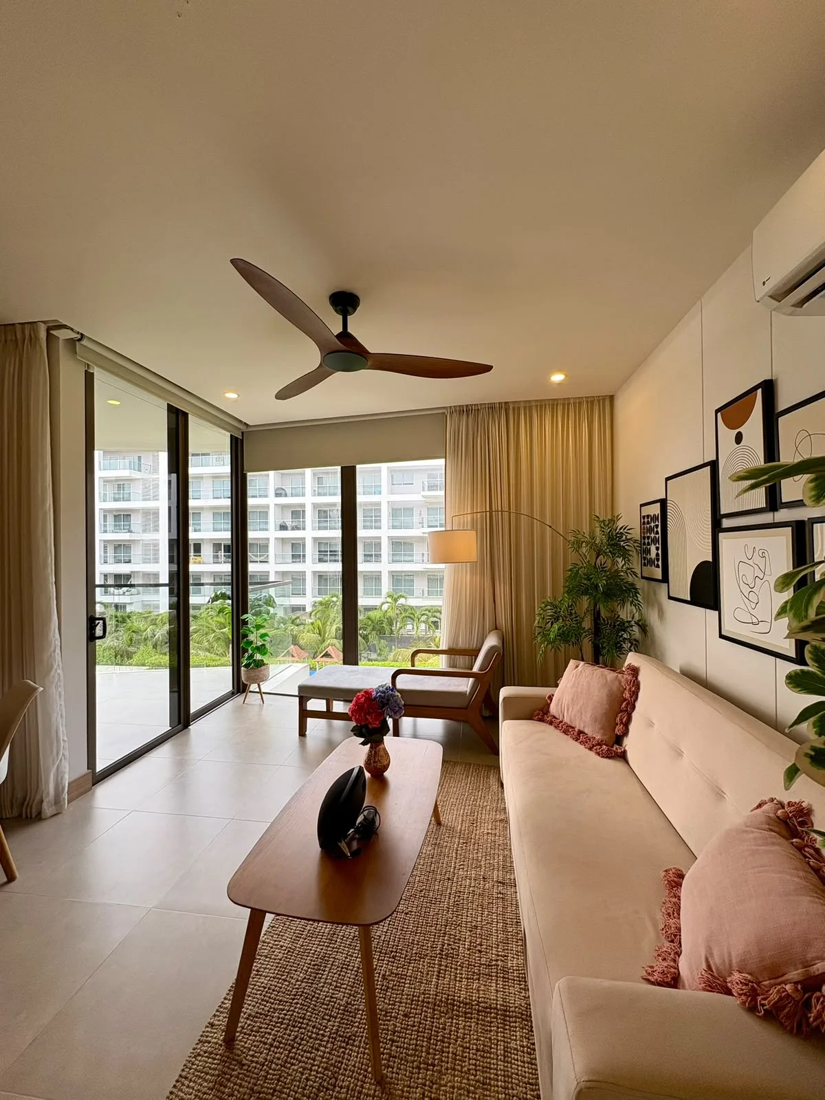 Foto 9 de Apartamento moderno de 2 habitaciones con salida directo al mar